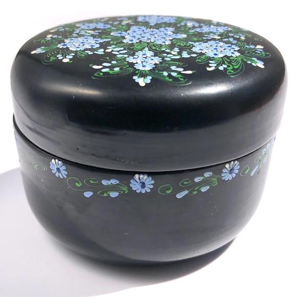 Black Lacquer Round Trinket Box Floral Hand Painted Delicate Blue Flowers AS IS - Picture 3 of 16